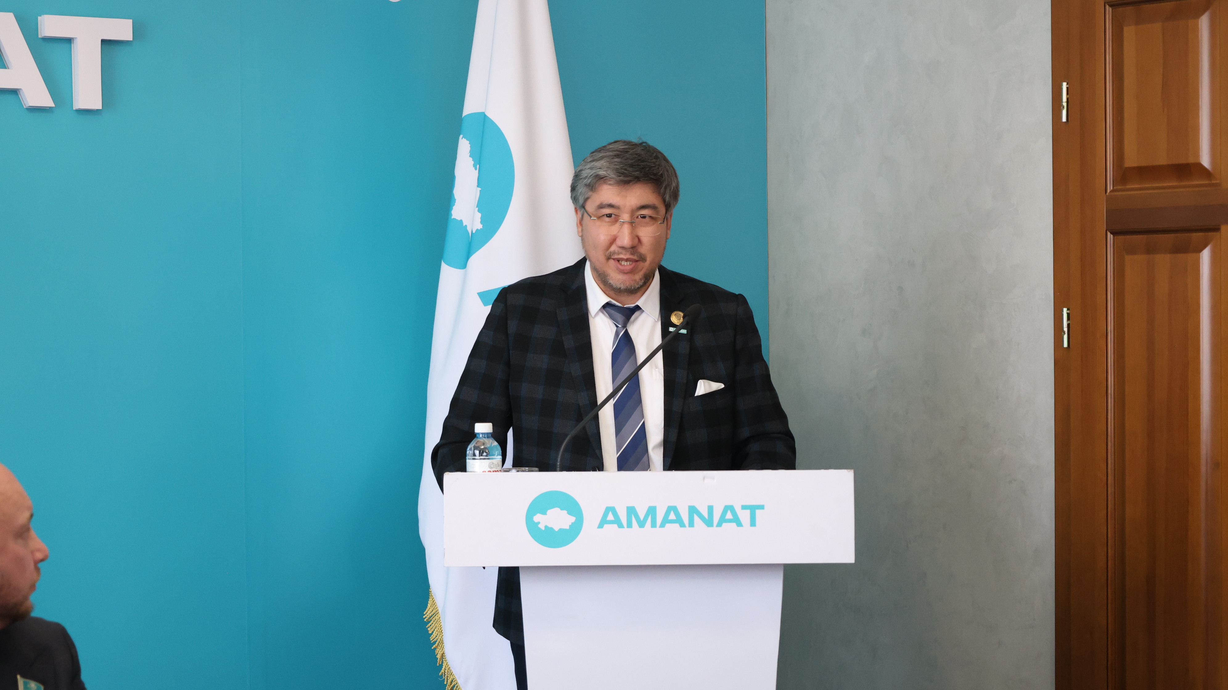 Партией «AMANAT» всесторонне рассмотрен проект новой редакции Конституции Республики Казахстан